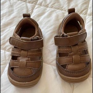 Toddler brown sandals. Size 4.